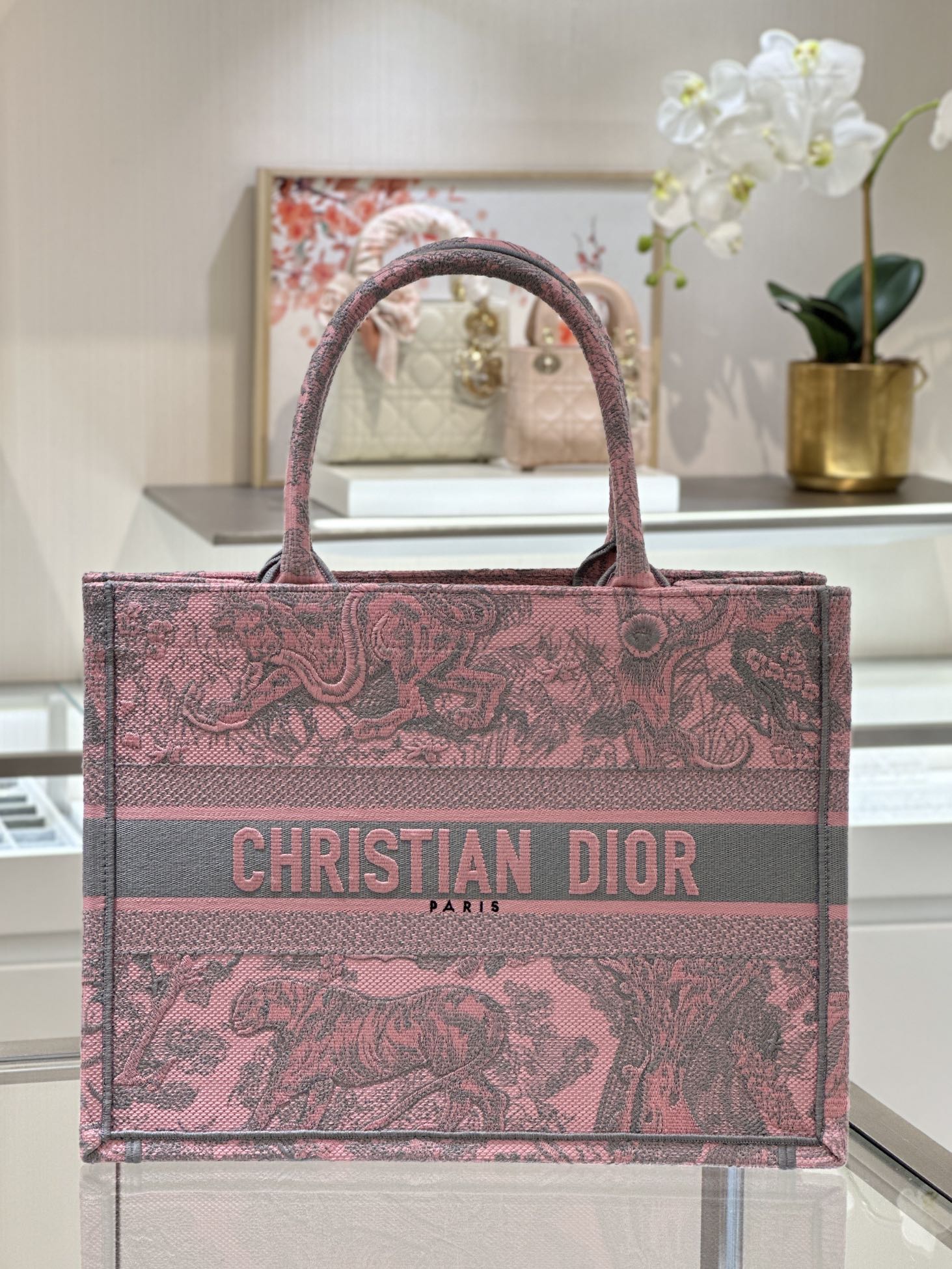 디올 Book Tote 36cm 그레이 자수 타이거 자수 토트백 레플리카