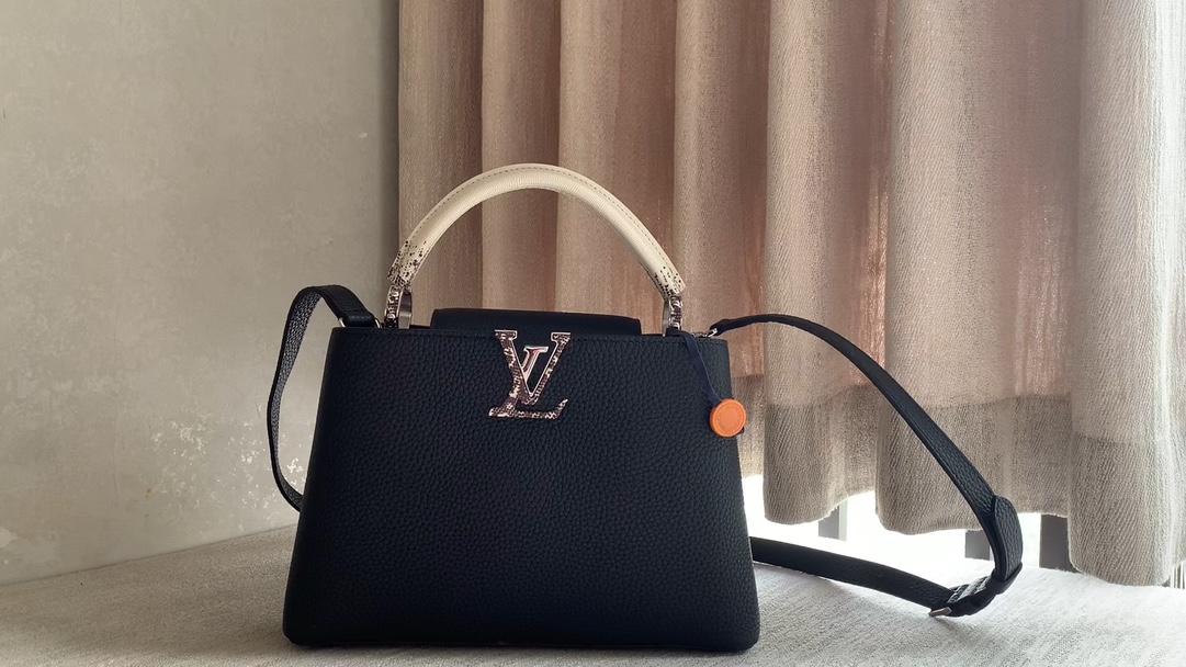Louis Vuitton M94049 black with white lizard pattern