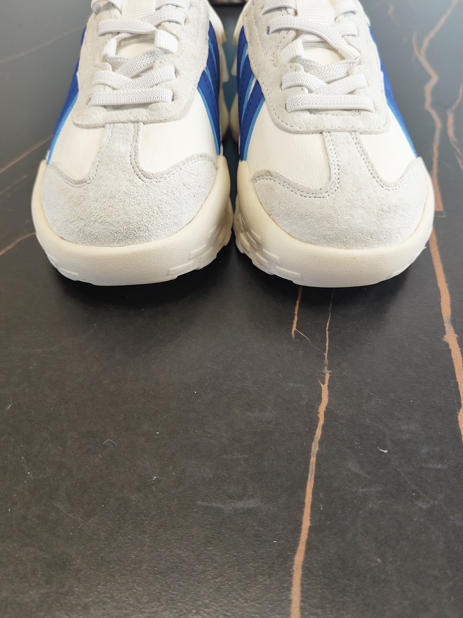 图片[4]-这款Adidas.neoFutroMixr复古风与未来感，熔与一炉跑步运动鞋。采用织物鞋面，饰有风格细腻的三条纹，搭配摩登柔和的配色。采用橡胶外底，从脚🦶趾到后跟带来舒适感受。 尺码：26、27、28、29、30、31、32、33、34、35。-选品中心