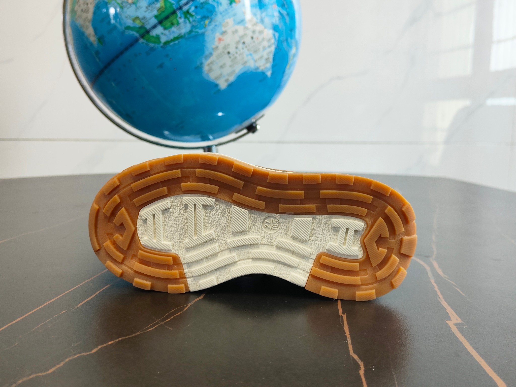 图片[6]-这款Adidas.neoFutroMixr复古风与未来感，熔与一炉跑步运动鞋。采用织物鞋面，饰有风格细腻的三条纹，搭配摩登柔和的配色。采用橡胶外底，从脚🦶趾到后跟带来舒适感受。 尺码：26、27、28、29、30、31、32、33、34、35。-选品中心