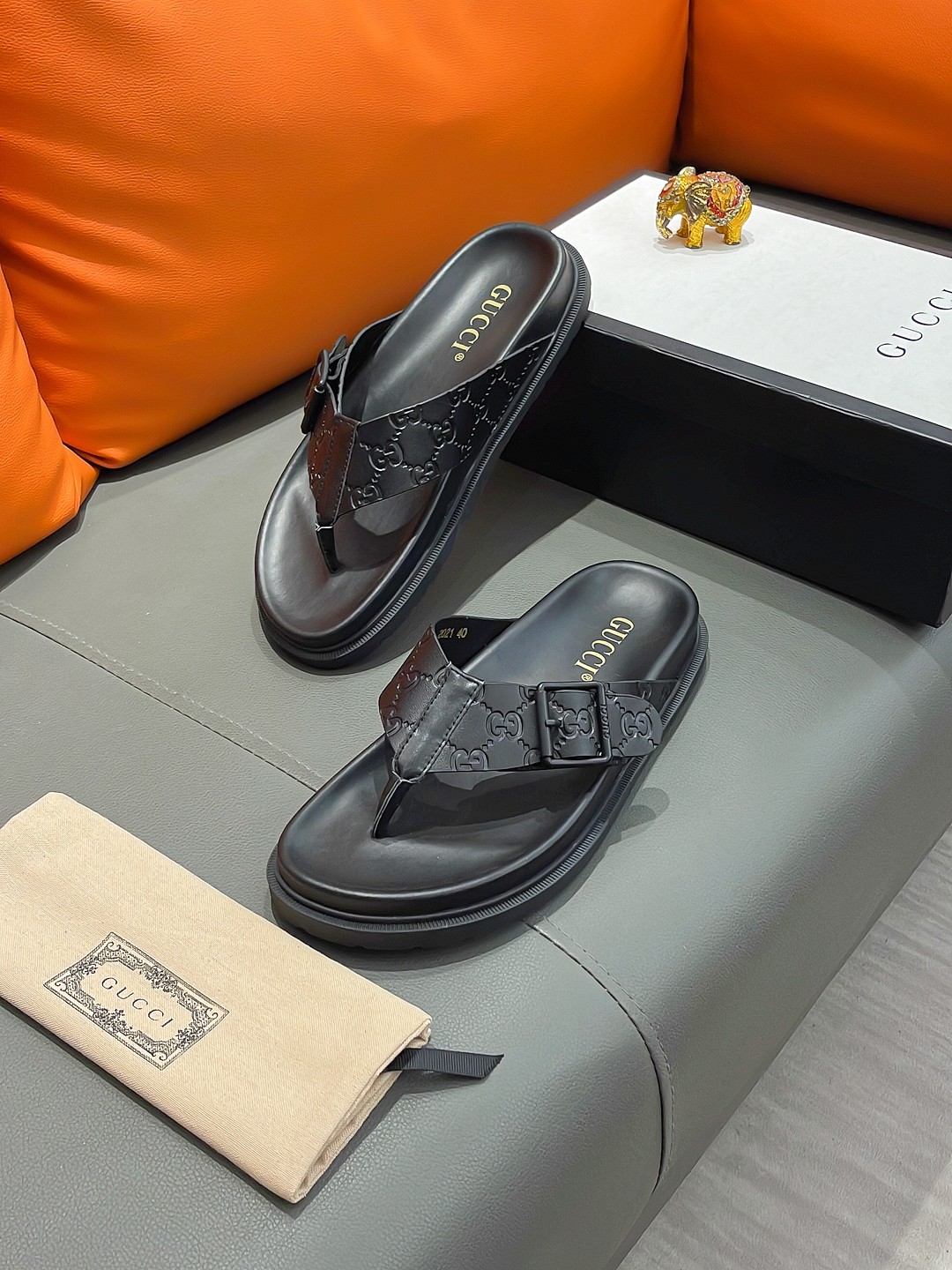 Gucci Men's Black Rubber Thong Sandals with Embossed GG Pattern 3 a1692003586766 1408