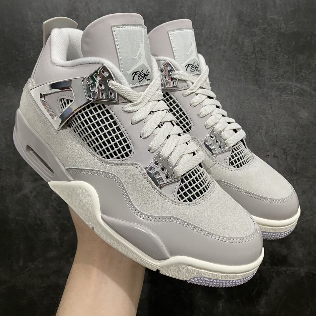 【老DT版本】Air Jordan 4 WMNS “Frozen Moments” AJ4电镀银 灰银全码出货！n重金特殊渠道拿到的原鞋！n市面独家唯一原鞋开发正确版本！n行业目前在售所有版本的最巅峰之作！naj4天花板级别！外贸大佬们首选版本[呲牙] 货号：AQ9129-001 尺码：40.5-48.5（us7.4-us14）n-莆田鞋批发中心