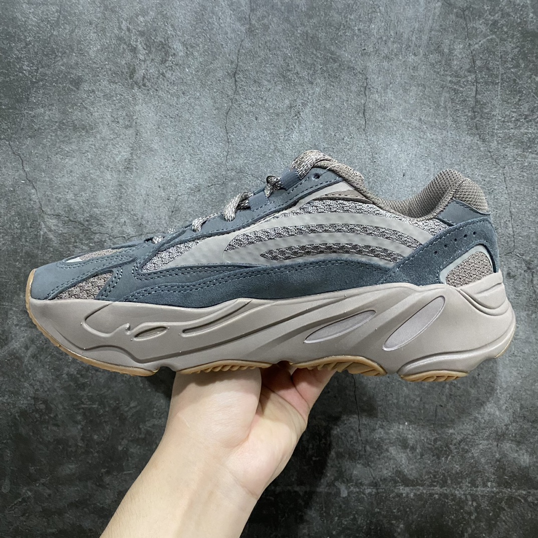 纯原Yeezy700v2Mauve大地棕褐色GZ0724市场最坚挺的版本此版本也不会随着市场的动荡而调价