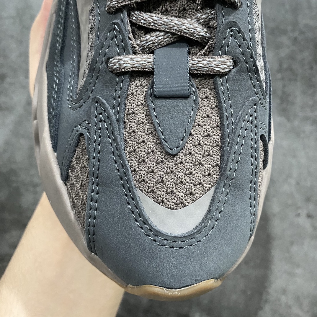 纯原Yeezy700v2Mauve大地棕褐色GZ0724市场最坚挺的版本此版本也不会随着市场的动荡而调价