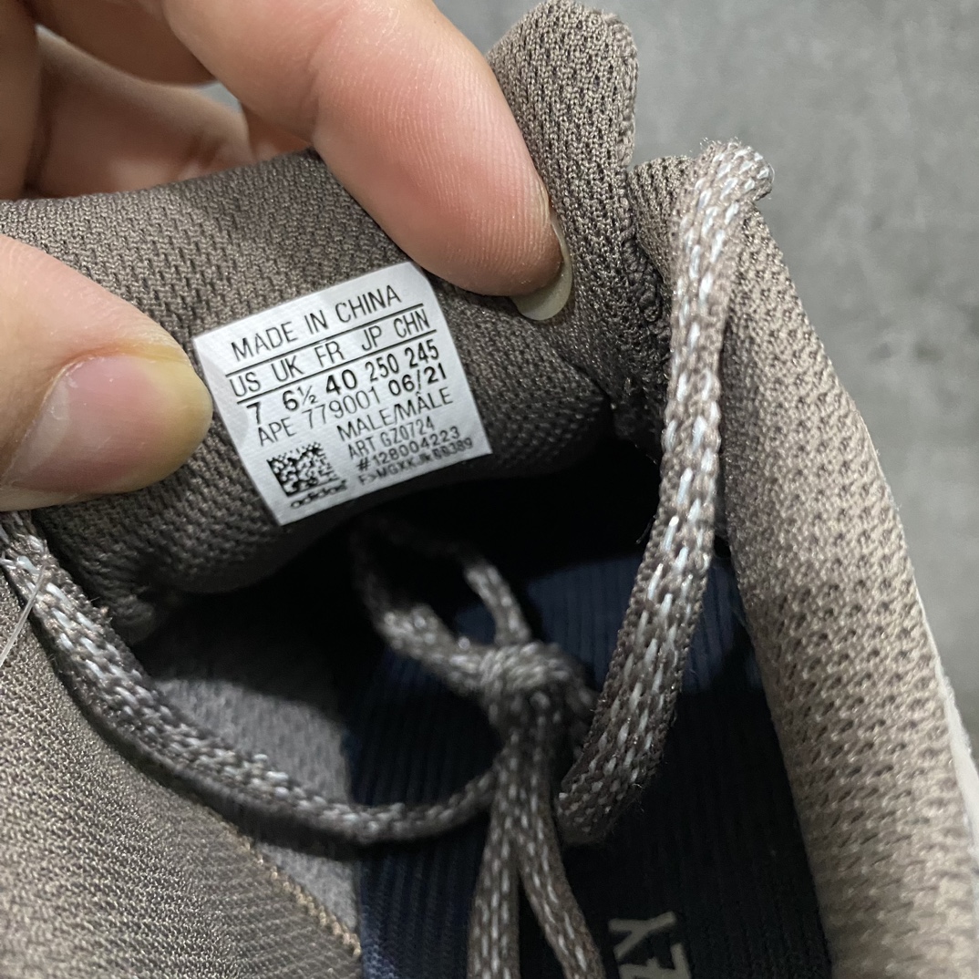 纯原Yeezy700v2Mauve大地棕褐色GZ0724市场最坚挺的版本此版本也不会随着市场的动荡而调价