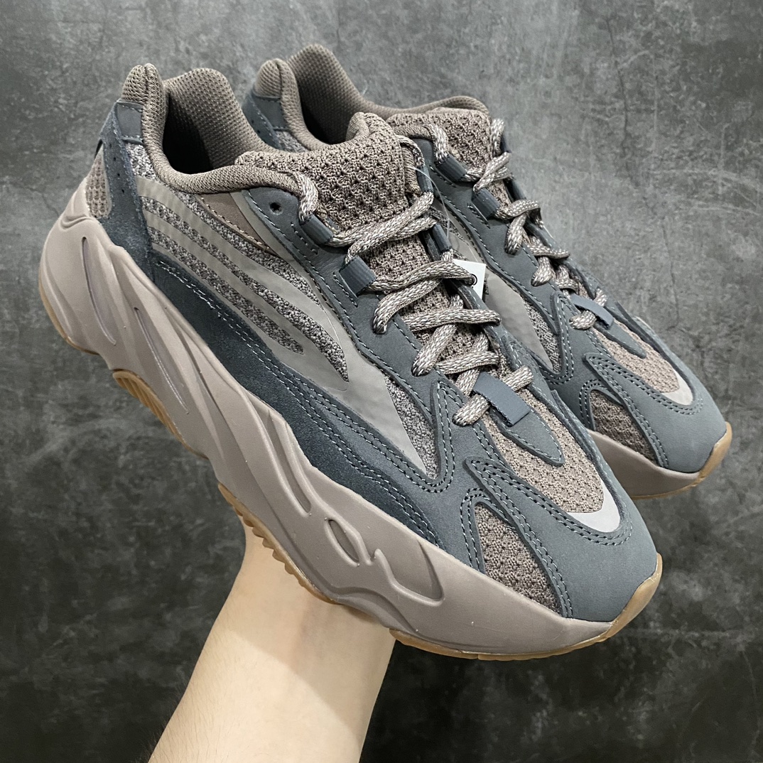 纯原Yeezy700v2Mauve大地棕褐色GZ0724市场最坚挺的版本此版本也不会随着市场的动荡而调价