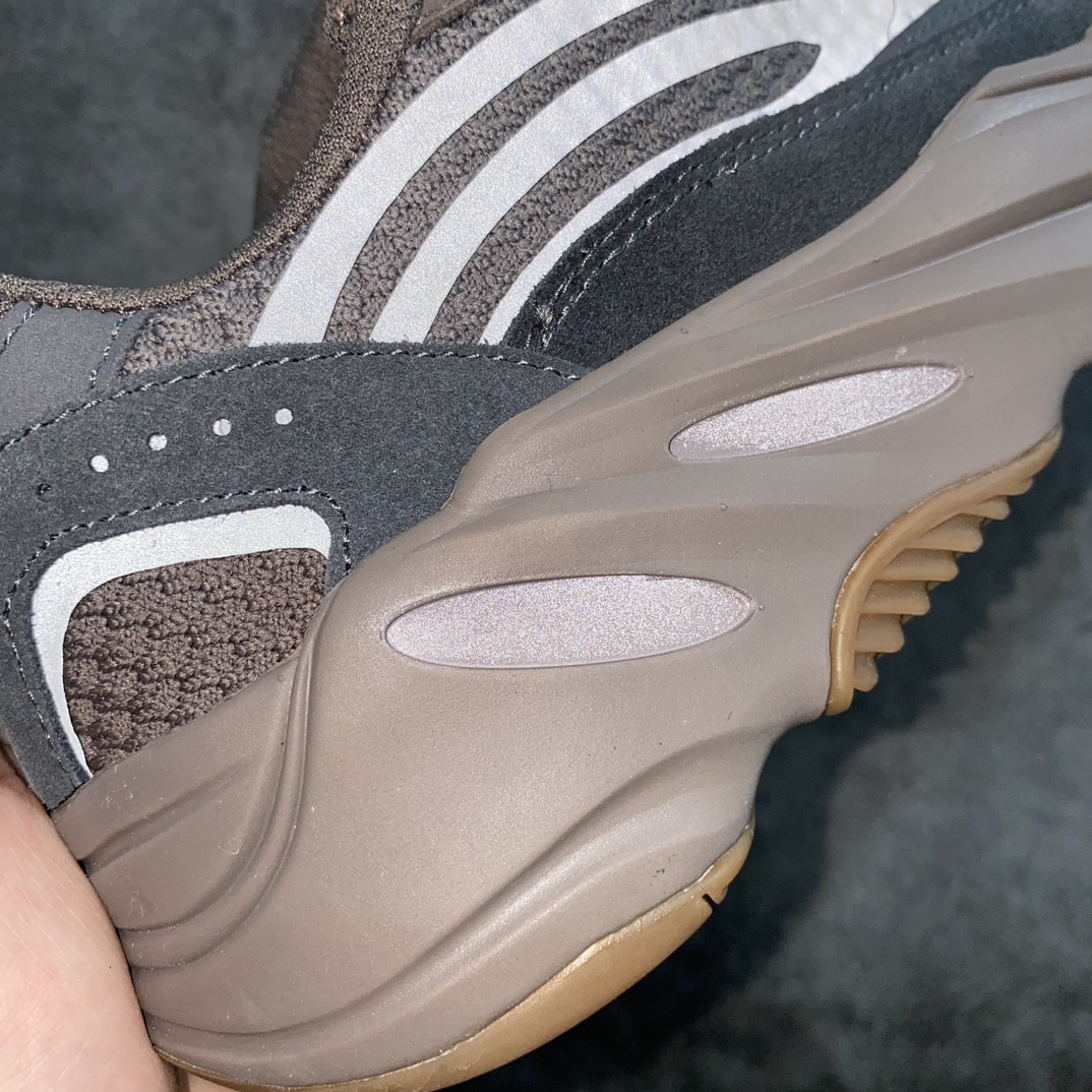 纯原Yeezy700v2Mauve大地棕褐色GZ0724市场最坚挺的版本此版本也不会随着市场的动荡而调价