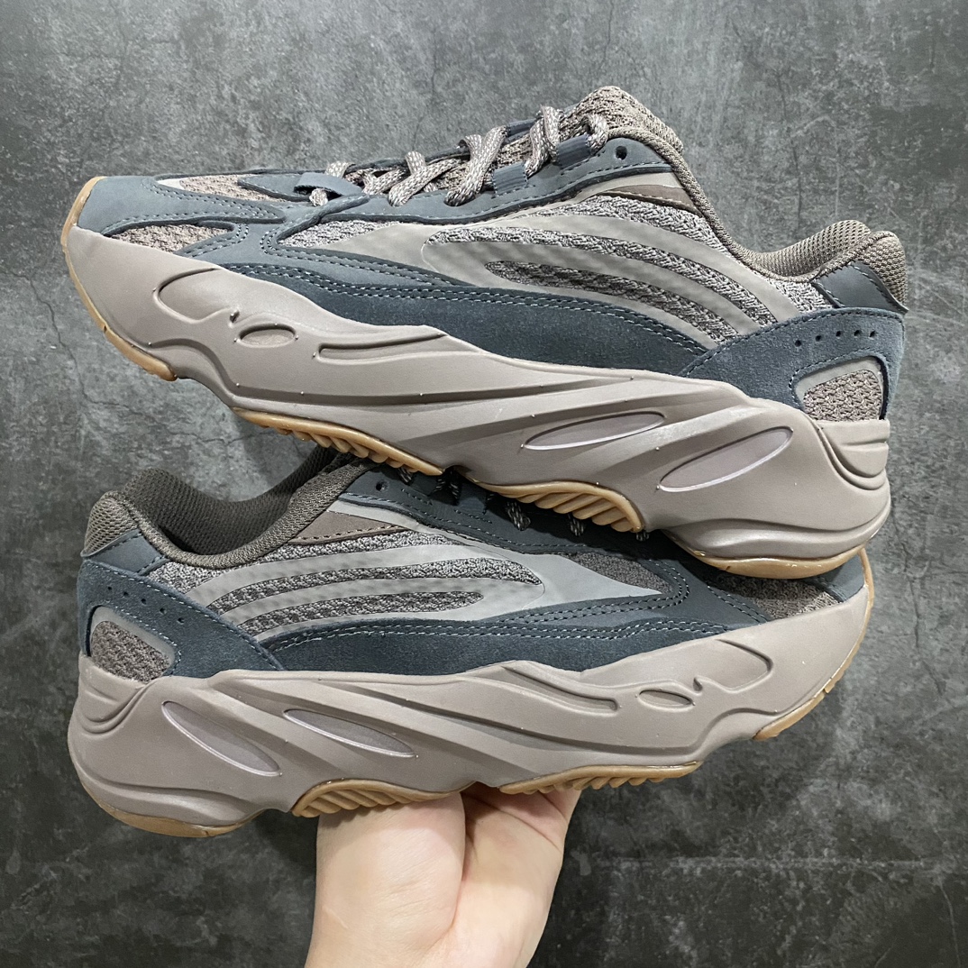 纯原Yeezy700v2Mauve大地棕褐色GZ0724市场最坚挺的版本此版本也不会随着市场的动荡而调价