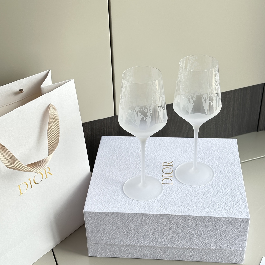 Inspired by Christian Dior’s cherished lily of the valley, this red wine - Comprehensive 5
