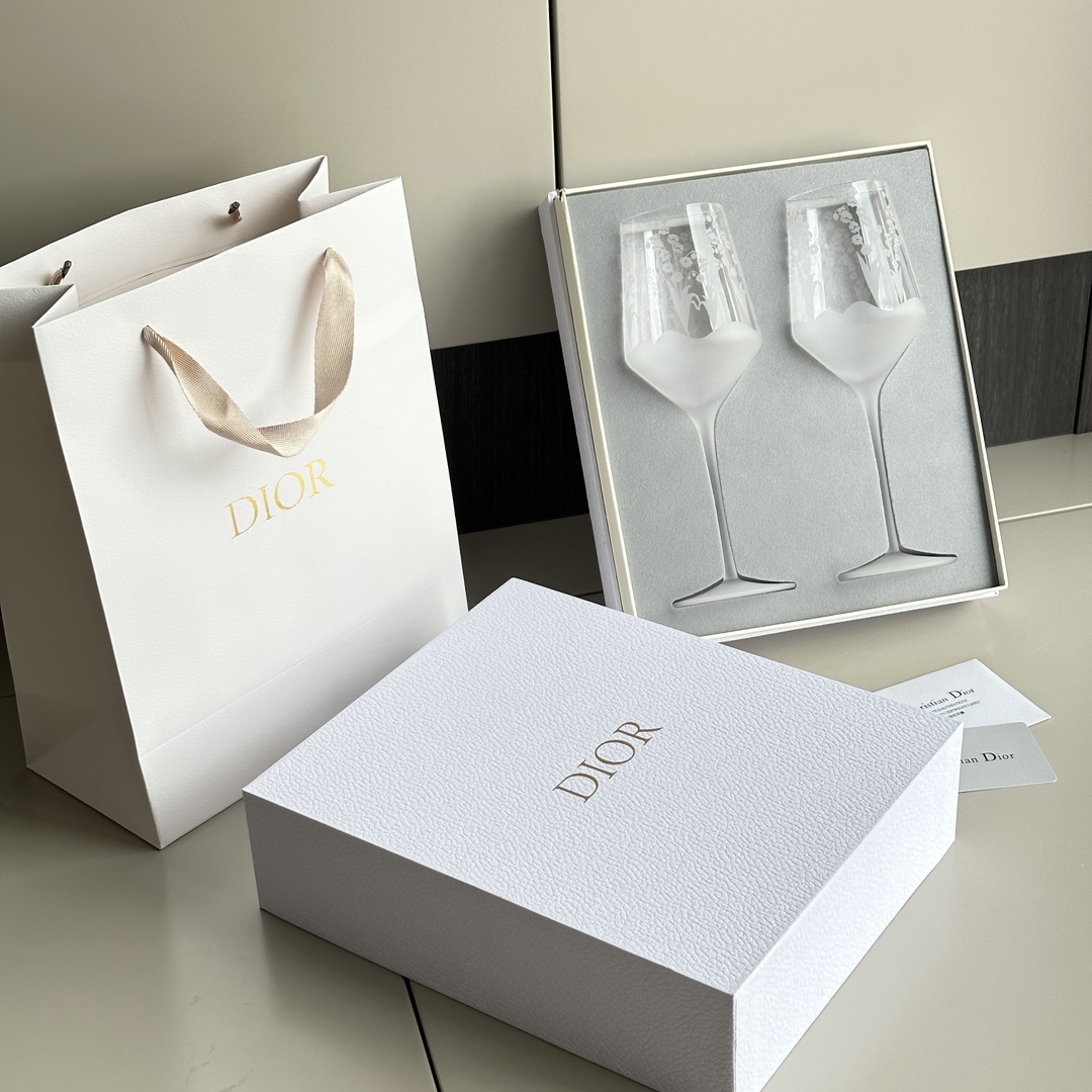 Inspired by Christian Dior’s cherished lily of the valley, this red wine - Comprehensive