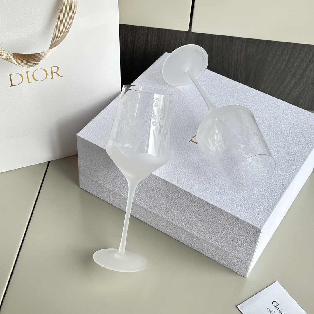 Inspired by Christian Dior’s cherished lily of the valley, this red wine - Comprehensive 6