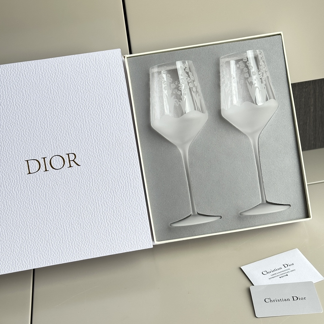 Inspired by Christian Dior’s cherished lily of the valley, this red wine - Comprehensive 2