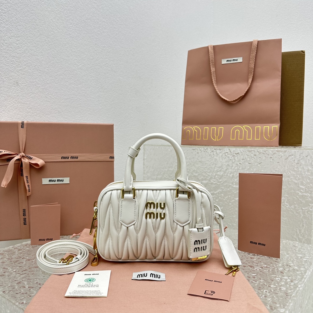 MiuMiu Bolsas Sacos de corpo cruzado & Ombro Branco Frosted Pele de cordeiro carneiro Vintage