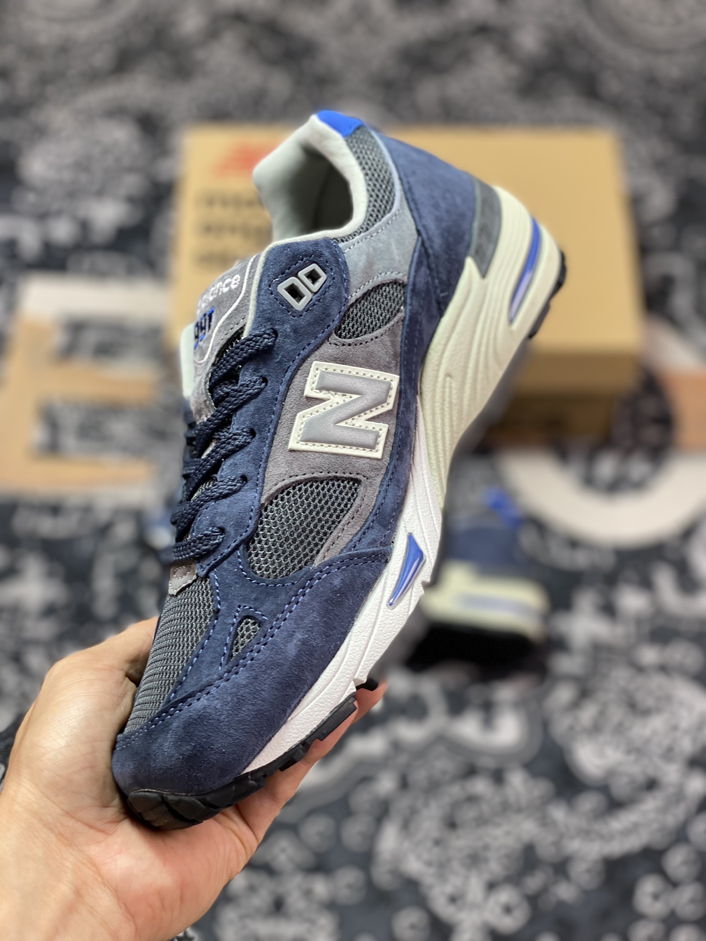 New Balance Made in USA M991 series American-made classic running shoes ”Navy Blue Dark Gray Royal Blue” M991GRB