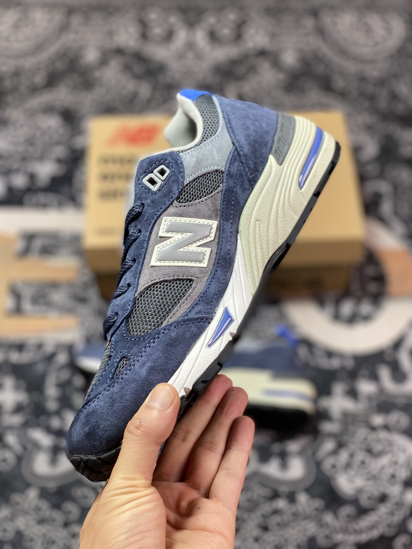 New Balance Made in USA M991 series American-made classic running shoes ”Navy Blue Dark Gray Royal Blue” M991GRB