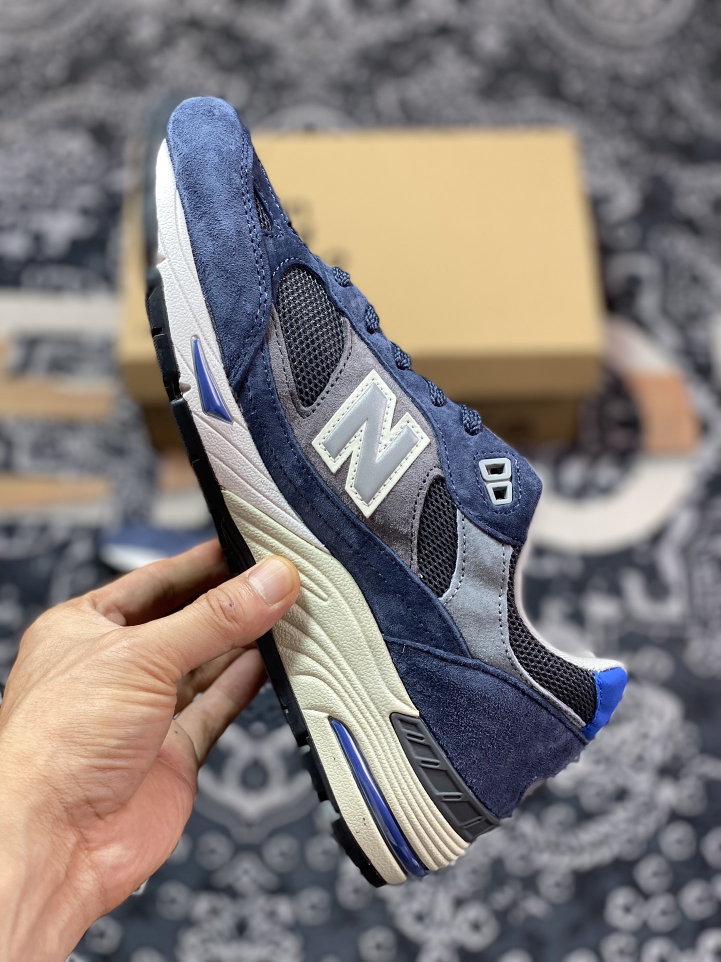 New Balance Made in USA M991 series American-made classic running shoes ”Navy Blue Dark Gray Royal Blue” M991GRB