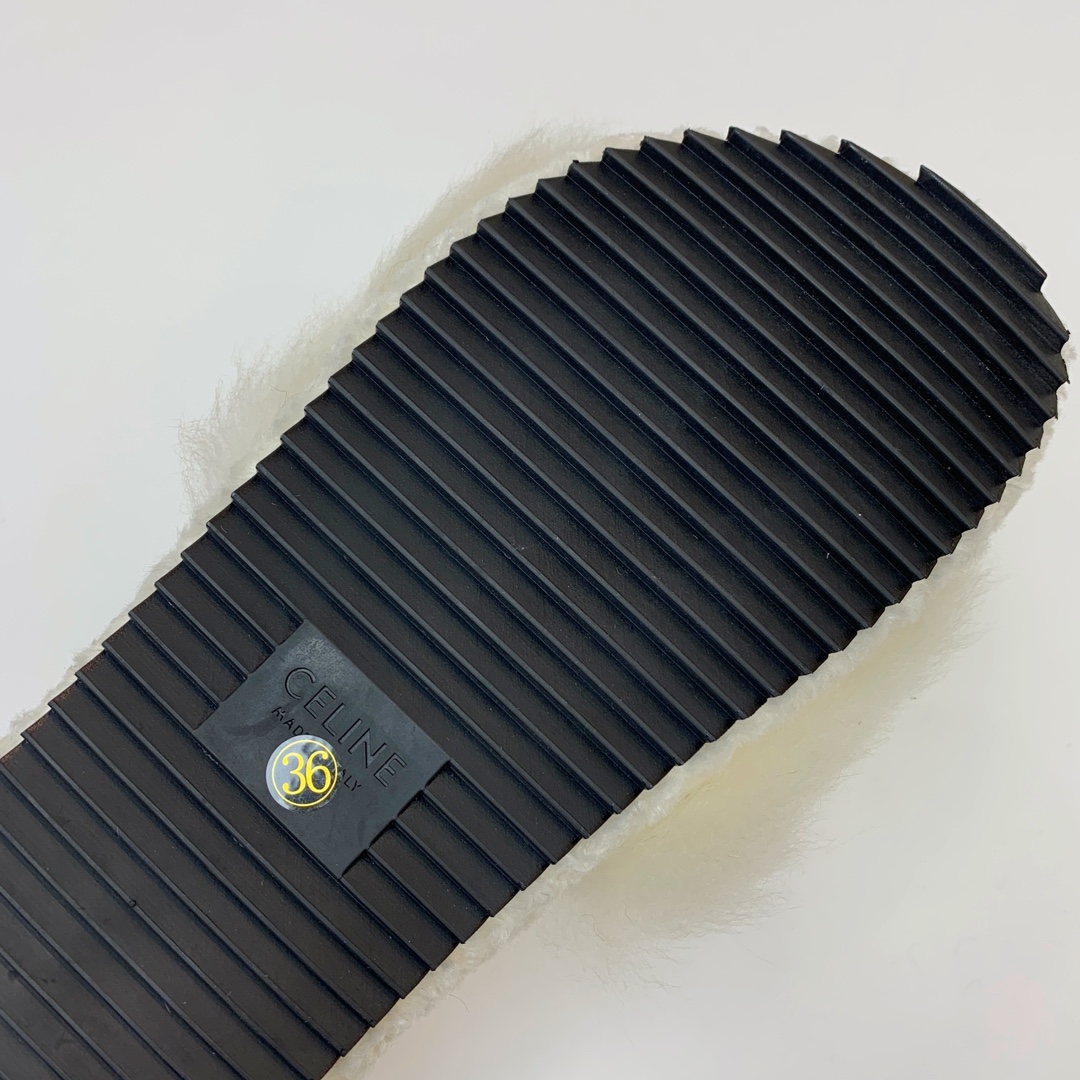 🔸CELI*E🔸羊毛拖鞋。毛茸茸的羊毛是选用欧洲进口A级羊毛，我们做到与原版一致满鞋全部采用纯羊毛，一点