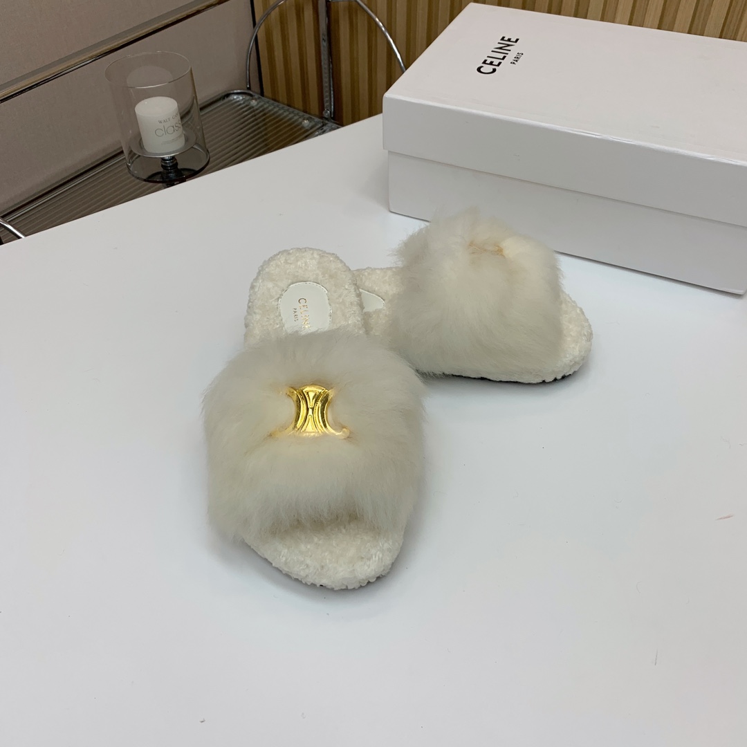 🔸CELI*E🔸羊毛拖鞋。毛茸茸的羊毛是选用欧洲进口A级羊毛，我们做到与原版一致满鞋全部采用纯羊毛，一点