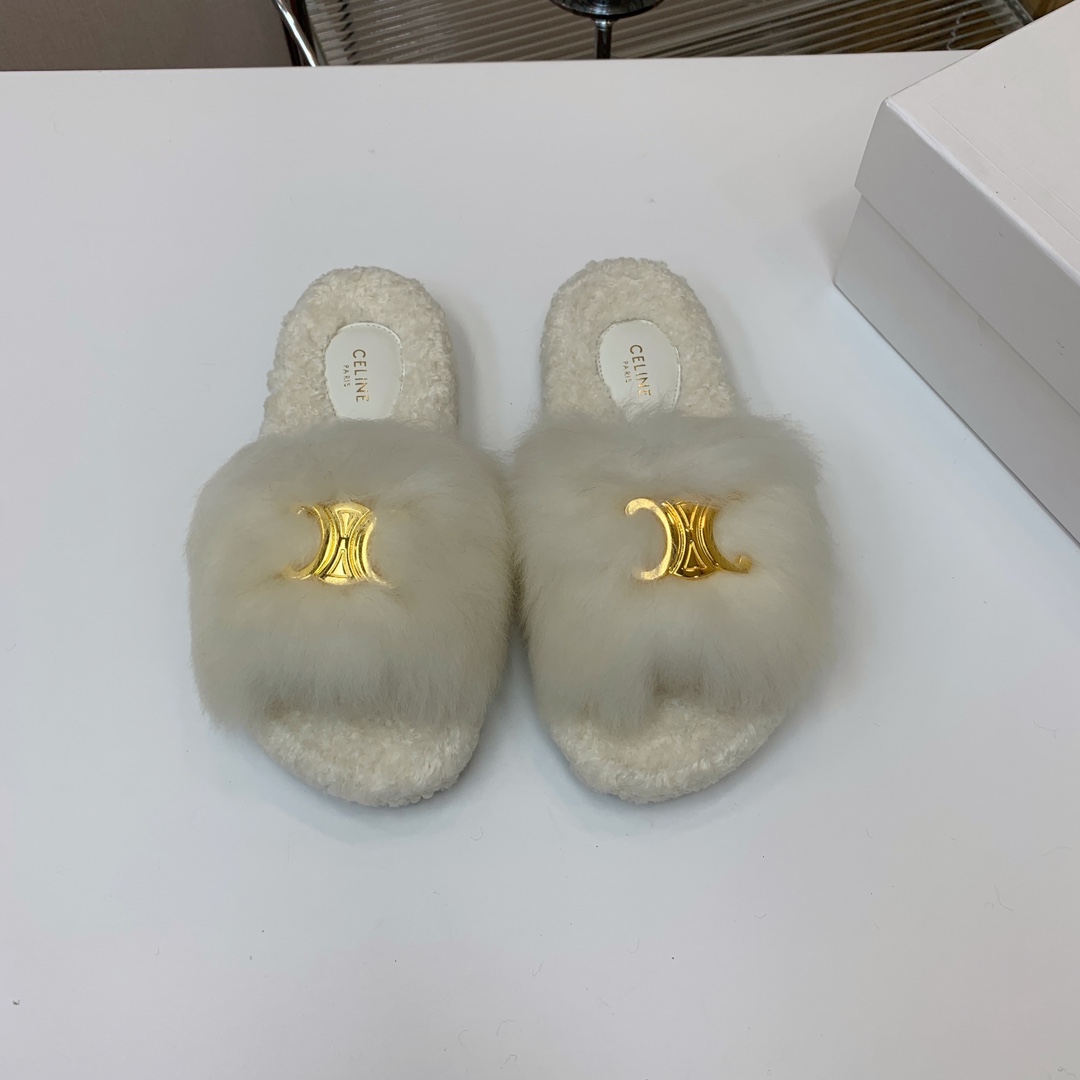 🔸CELI*E🔸羊毛拖鞋。毛茸茸的羊毛是选用欧洲进口A级羊毛，我们做到与原版一致满鞋全部采用纯羊毛，一点