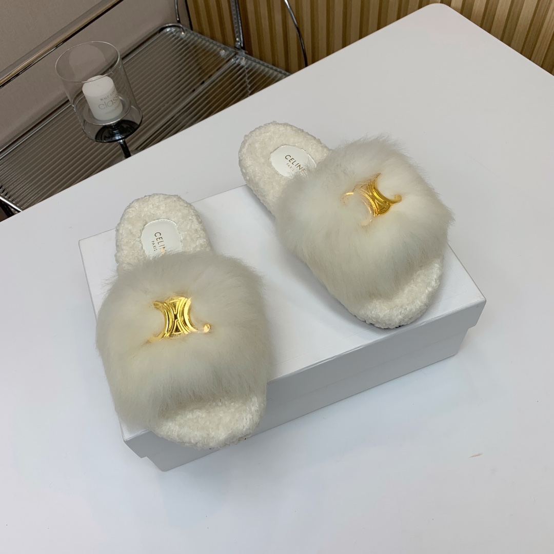🔸CELI*E🔸羊毛拖鞋。毛茸茸的羊毛是选用欧洲进口A级羊毛，我们做到与原版一致满鞋全部采用纯羊毛，一点