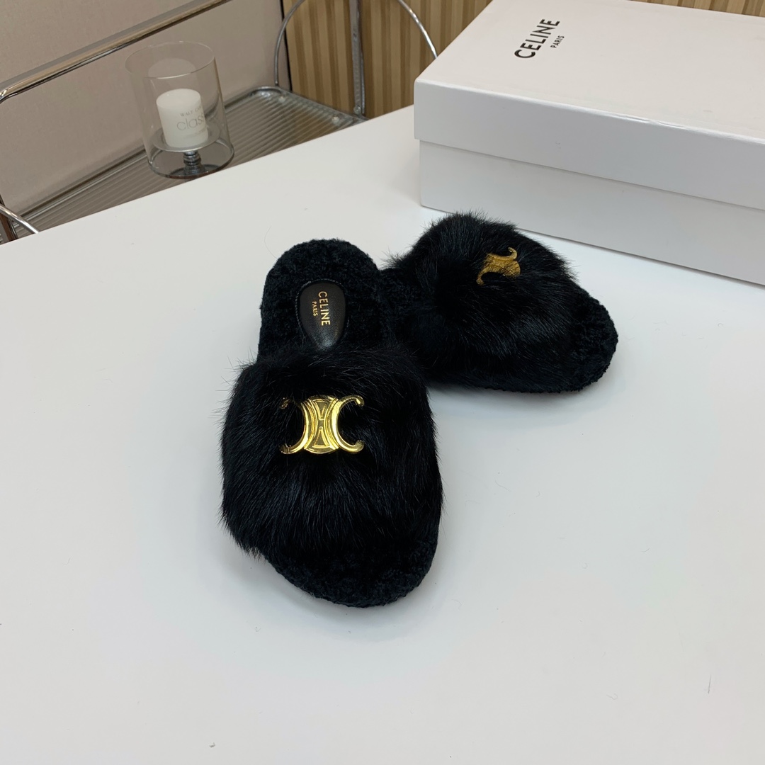 🔸CELI*E🔸羊毛拖鞋。毛茸茸的羊毛是选用欧洲进口A级羊毛，我们做到与原版一致满鞋全部采用纯羊毛，一点