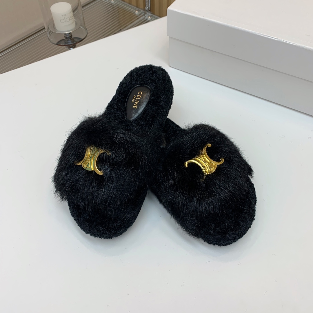 🔸CELI*E🔸羊毛拖鞋。毛茸茸的羊毛是选用欧洲进口A级羊毛，我们做到与原版一致满鞋全部采用纯羊毛，一点