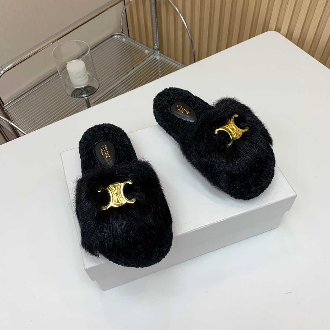 🔸CELI*E🔸羊毛拖鞋。毛茸茸的羊毛是选用欧洲进口A级羊毛，我们做到与原版一致满鞋全部采用纯羊毛，一点