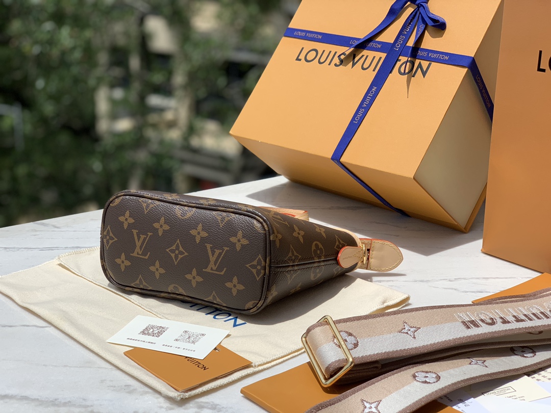 🌼 m46705尺寸：24×14×9cmLv最近的爆款实在是太多了，这款Neverfull bb M46