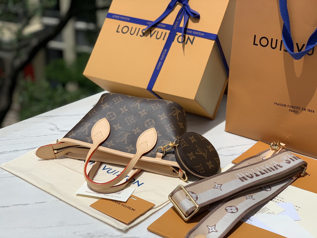 🌼 m46705尺寸：24×14×9cmLv最近的爆款实在是太多了，这款Neverfull bb M46