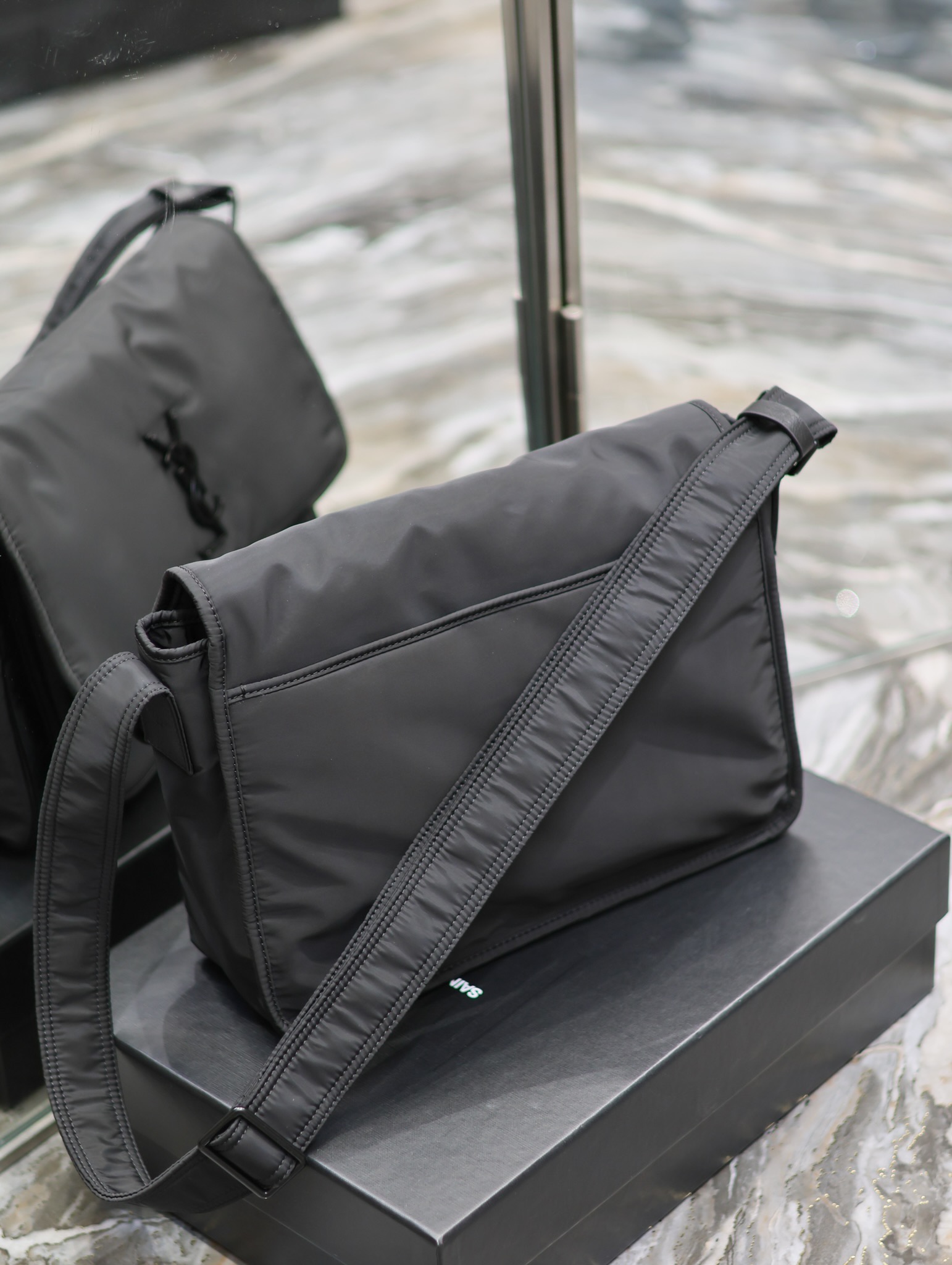 Saint Laurent Details po