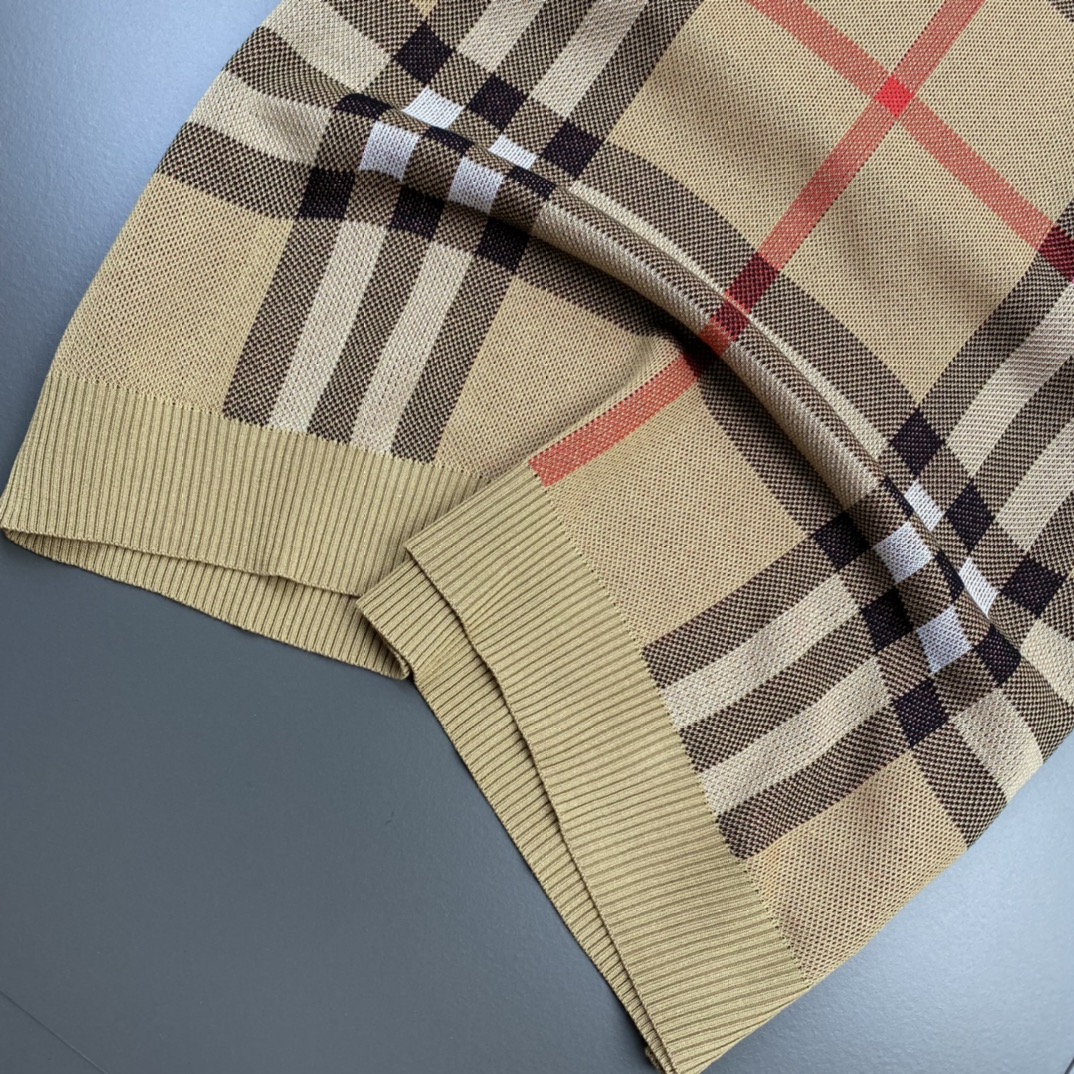 T.L. Burberry Barbara Classic Script T-shirt: High-Quality Knitted Tampons in Khaki - 图片 8