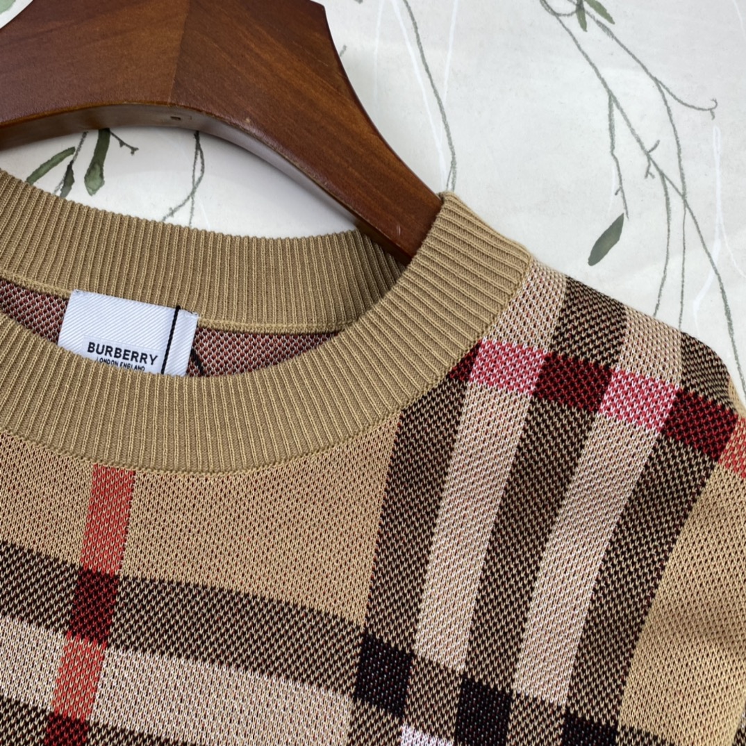T.L. Burberry Barbara Classic Script T-shirt: High-Quality Knitted Tampons in Khaki - 图片 6