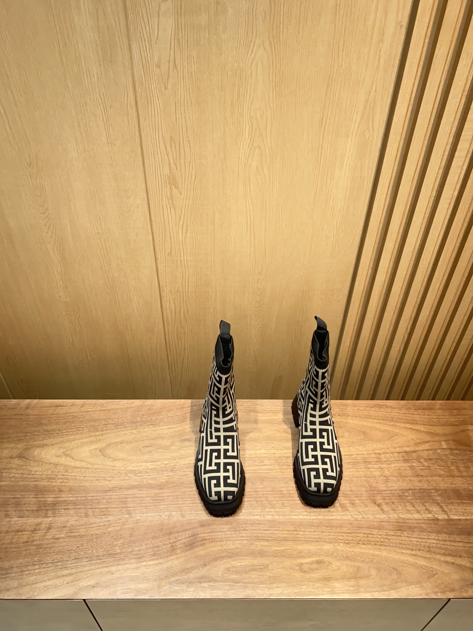 Balmain Synchronized Network: Custom Fabric Boots with Sheepskin Interior and Bubble Bottom - 图片 7