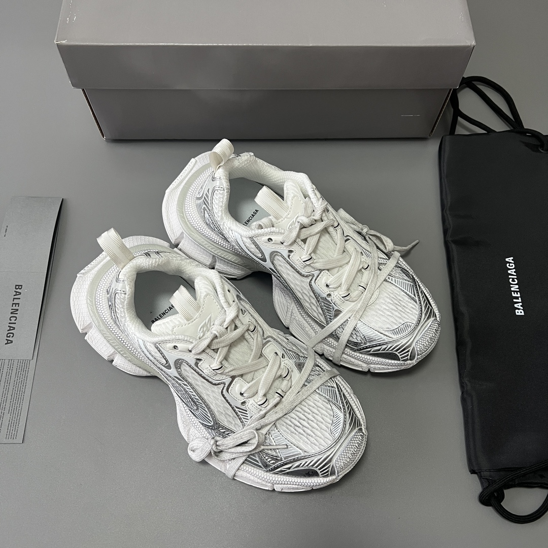 Balenciaga 纯 本Balenciaga Phantom Sneaker 巴黎世家全新做旧十代白银潮流跑鞋 在延续 Track Trainer 户外轮廓和复杂鞋面结构的同时