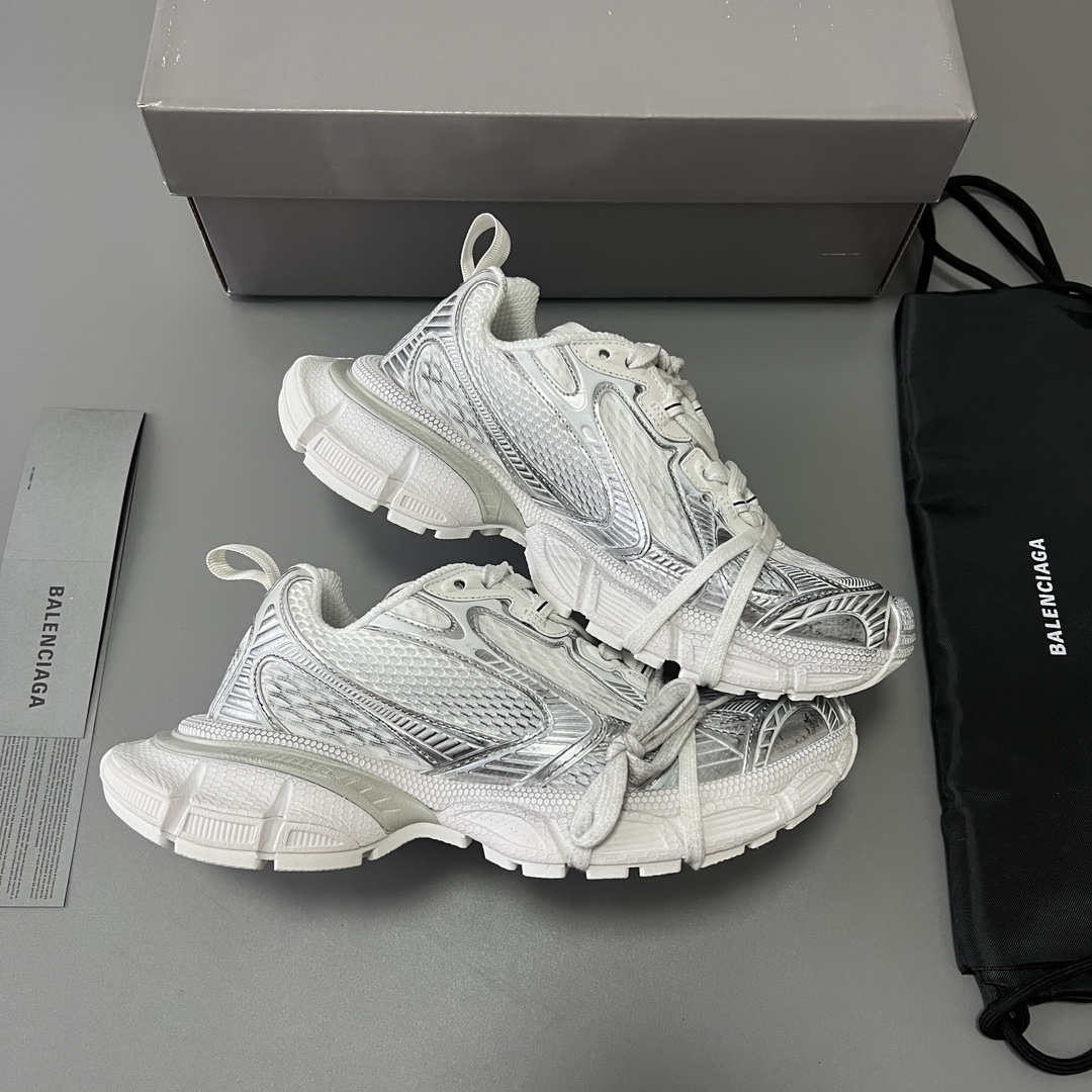 Balenciaga 纯 本Balenciaga Phantom Sneaker 巴黎世家全新做旧十代白银潮流跑鞋 在延续 Track Trainer 户外轮廓和复杂鞋面结构的同时