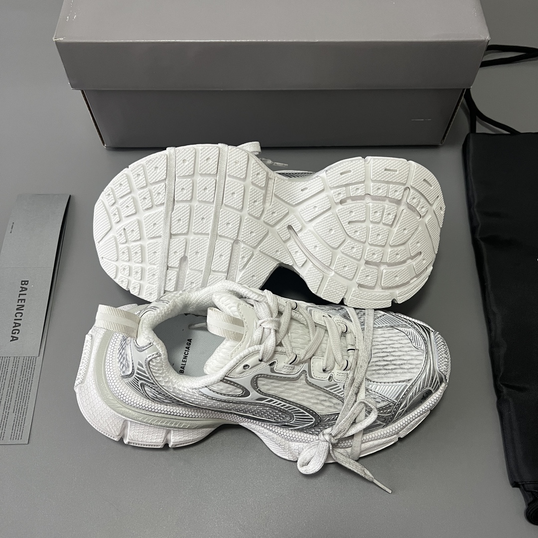 Balenciaga 纯 本Balenciaga Phantom Sneaker 巴黎世家全新做旧十代白银潮流跑鞋 在延续 Track Trainer 户外轮廓和复杂鞋面结构的同时