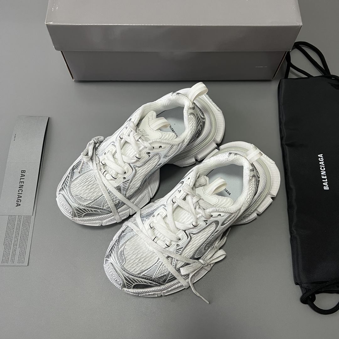 Balenciaga 纯 本Balenciaga Phantom Sneaker 巴黎世家全新做旧十代白银潮流跑鞋 在延续 Track Trainer 户外轮廓和复杂鞋面结构的同时
