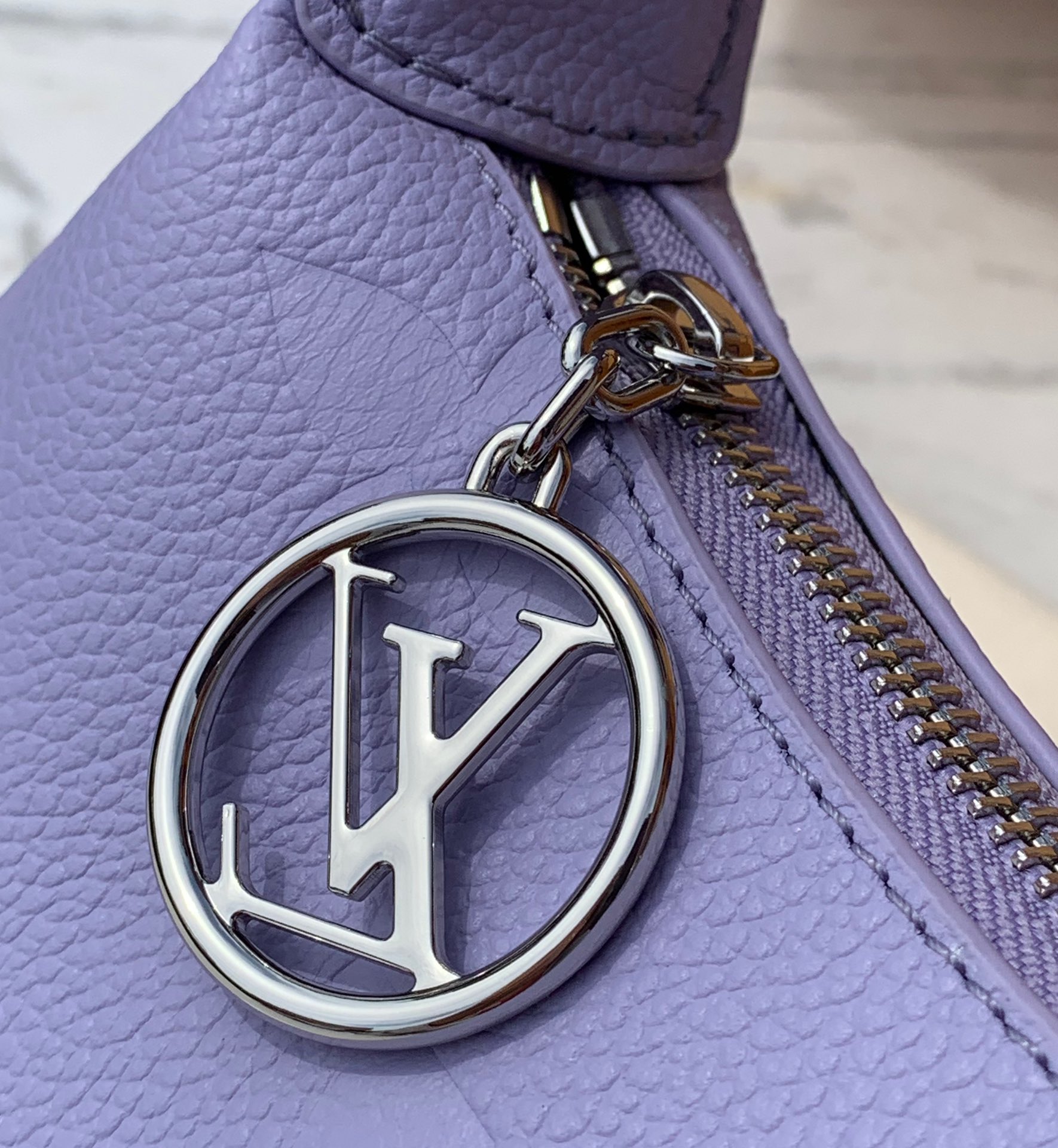 非市场普通货 进口皮料半钢五金 m82426尺寸20.5 x 11 x 5厘米 LV新款Mini Moo