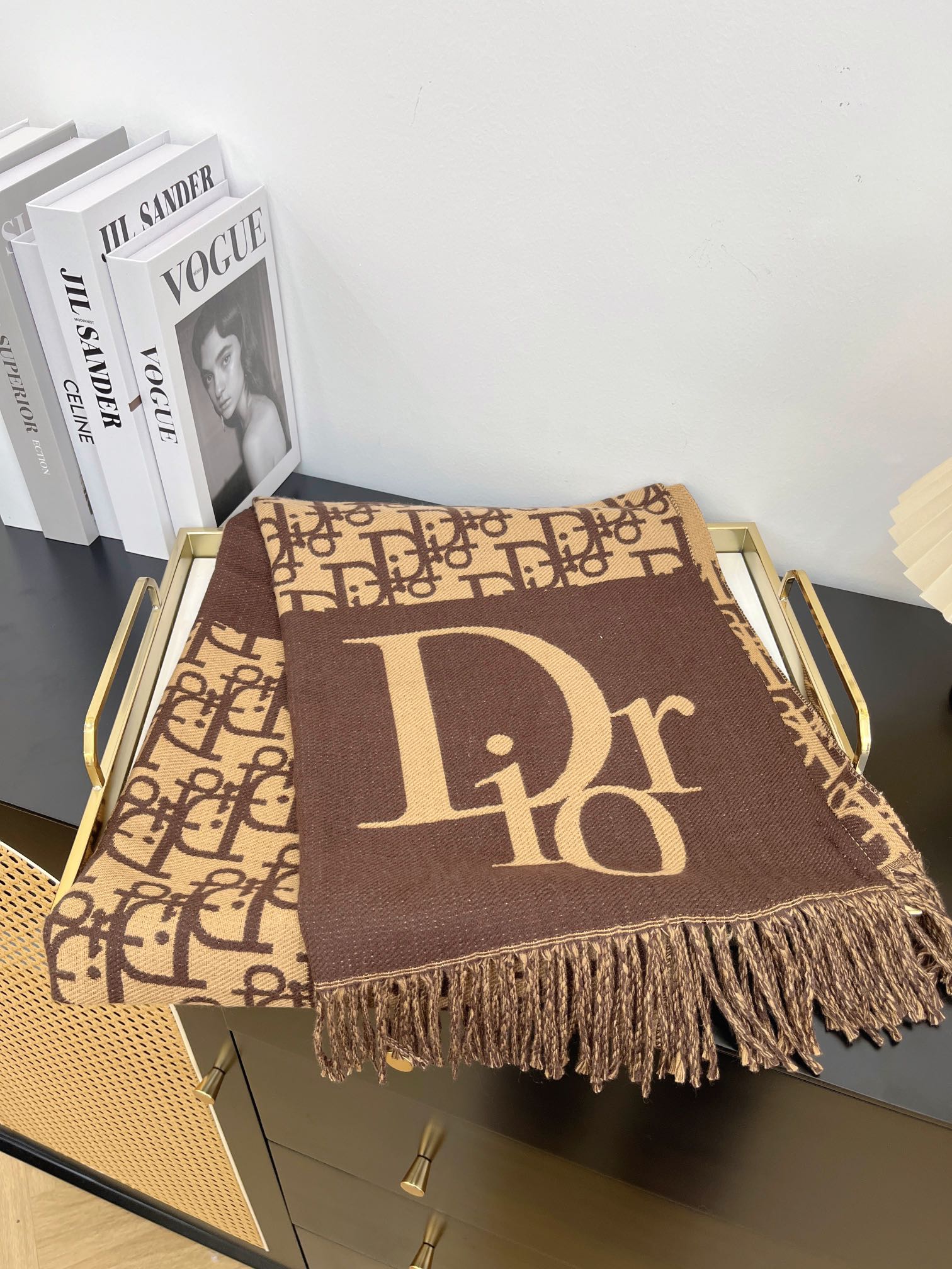 NO:163042,Batch new autumn and winter scarves, core yarn texture, soft and warm, double-sided and two-color, exquisite workmanship, both scarf and shawls, size 180:65, ordinary scarf, shawls19860909批 秋冬新款围巾,包芯纱质地,柔和保暖,双面双色,做工精美,既是围巾又可以做披肩,尺寸180:65,普通围巾,shawls,scarf