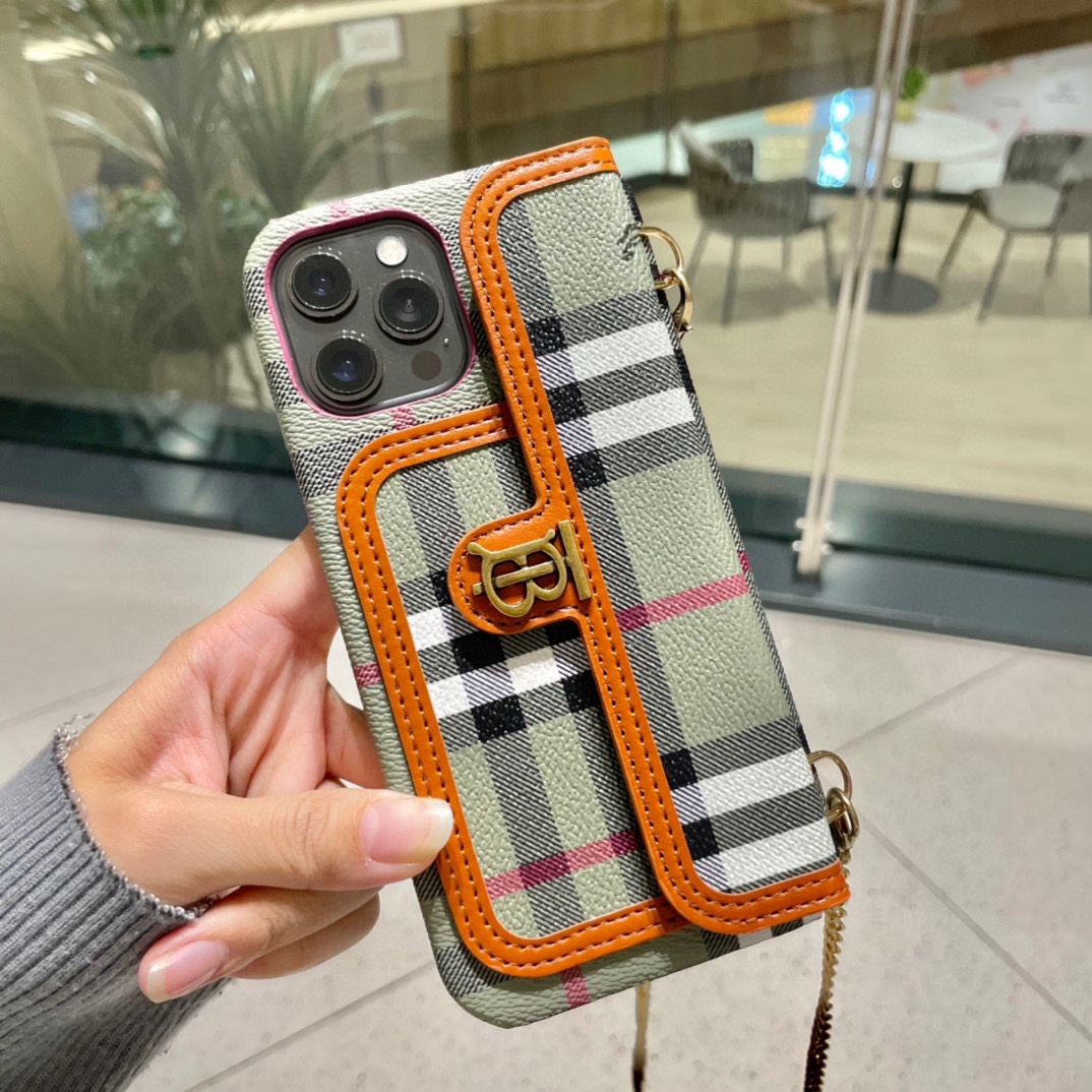 Burberry巴宝莉手机壳TB金色Logo格纹压印皮革三包可插卡官网同步型号iPhone136.1iP