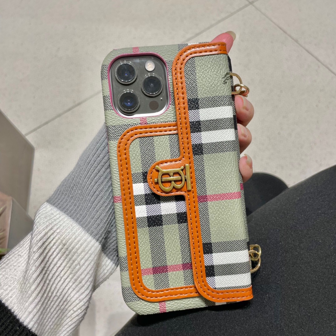 Burberry巴宝莉手机壳TB金色Logo格纹压印皮革三包可插卡官网同步型号iPhone136.1iP