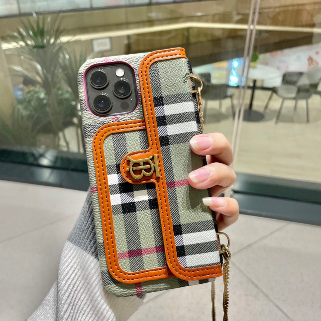 Burberry巴宝莉手机壳TB金色Logo格纹压印皮革三包可插卡官网同步型号iPhone136.1iP