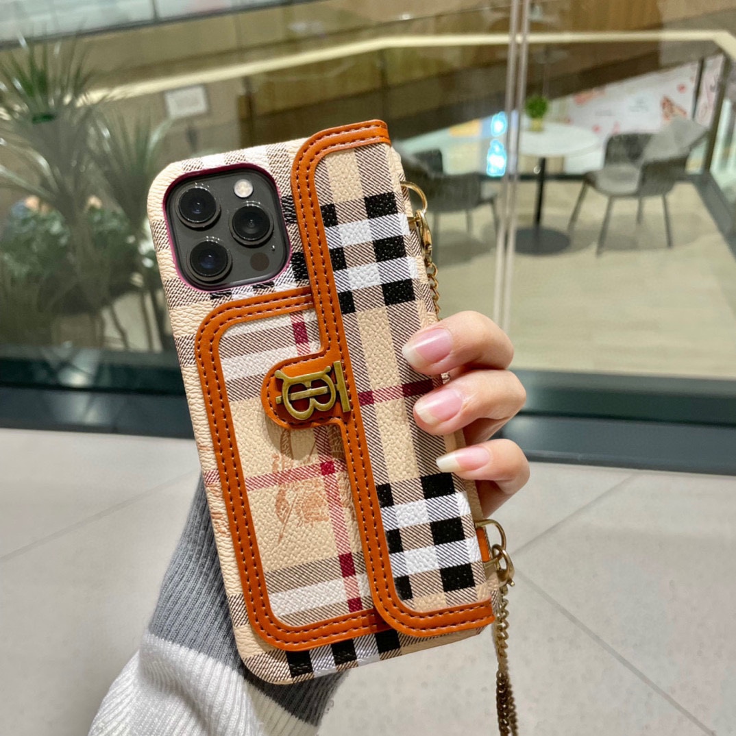 Burberry巴宝莉手机壳TB金色Logo格纹压印皮革三包可插卡官网同步型号iPhone136.1iP