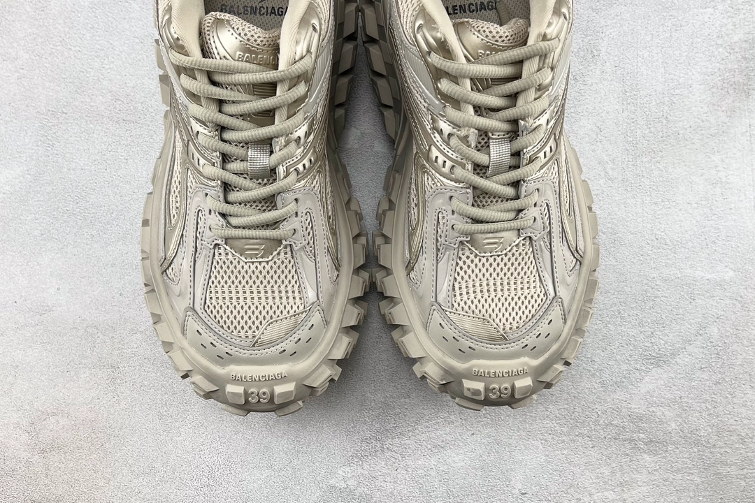 VG 530 Balenciaca巴黎世家 Defender 轮胎鞋 淡棕色  685611W2RA69700