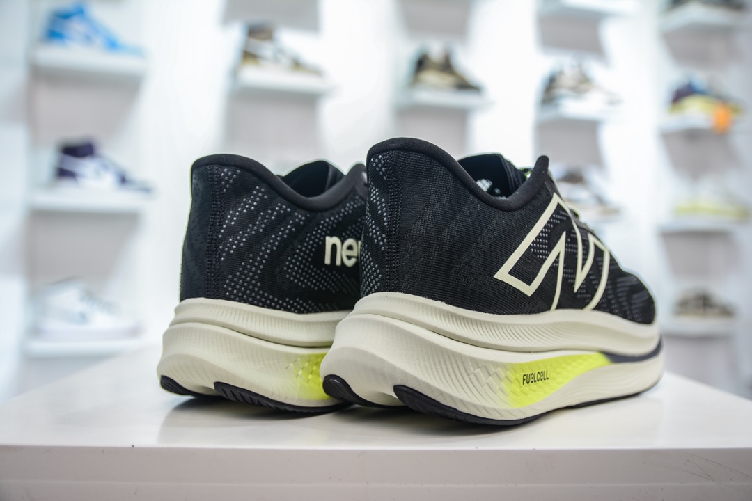 新G纯原 市面最强New Balance FuelCell SuperComp Trainer V2 新百伦慢跑鞋 MRCXBK3