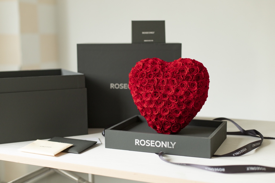 Roseonly Red Heart Rose Box: Eternal Love & Romance - The Ultimate Gift 6 i1692027733 1331 4