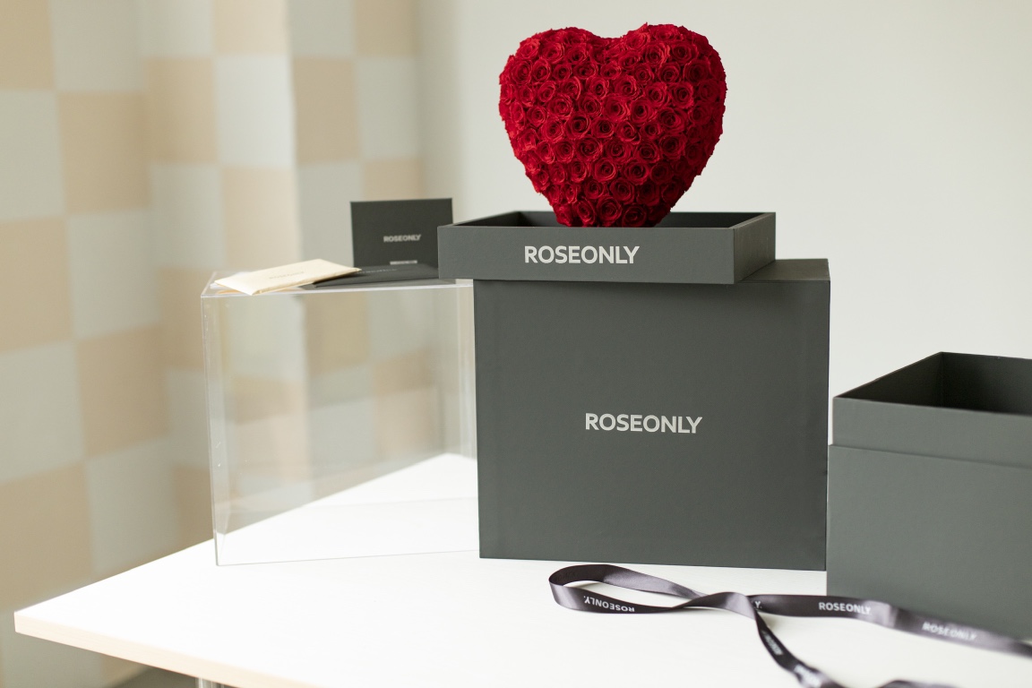 Roseonly Red Heart Rose Box: Eternal Love & Romance - The Ultimate Gift 8 i1692027733 8650 6