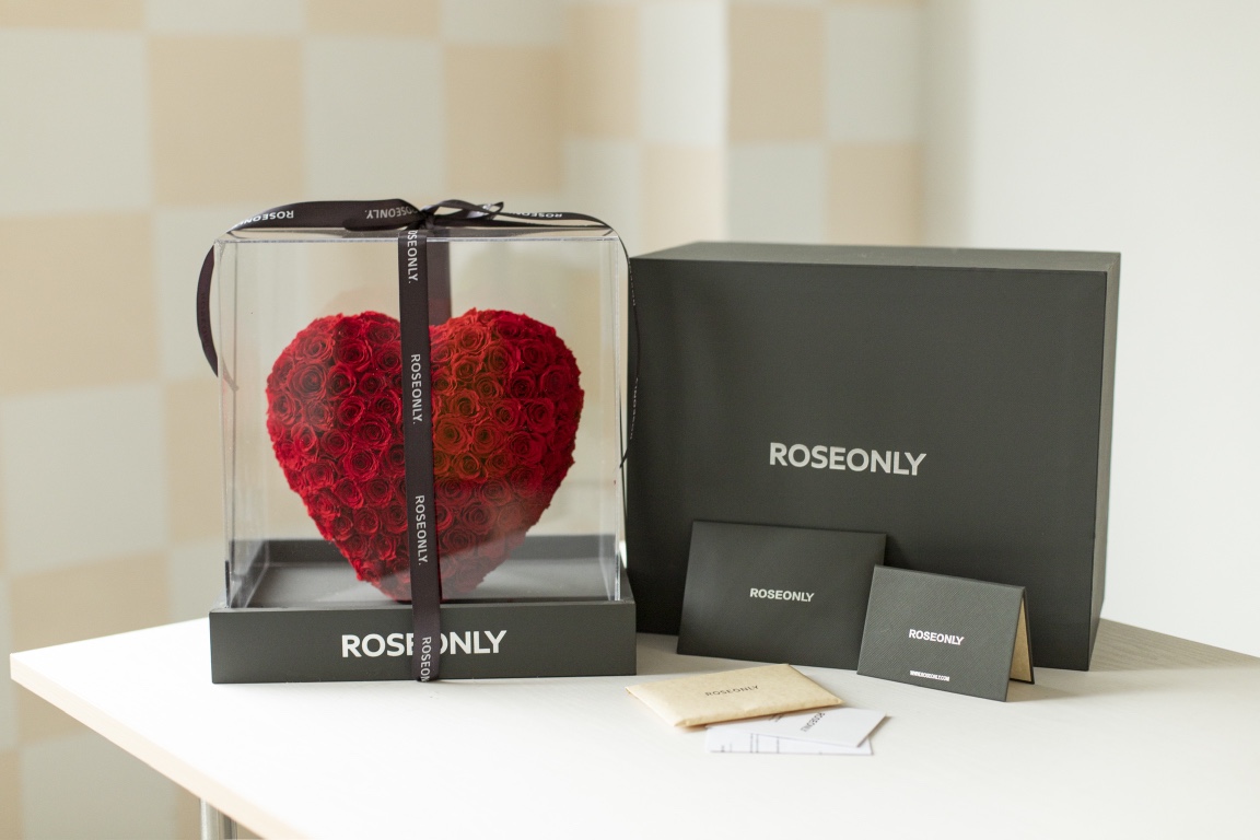 Roseonly Red Heart Rose Box: Eternal Love & Romance - The Ultimate Gift 2 i1692027733 9534 0