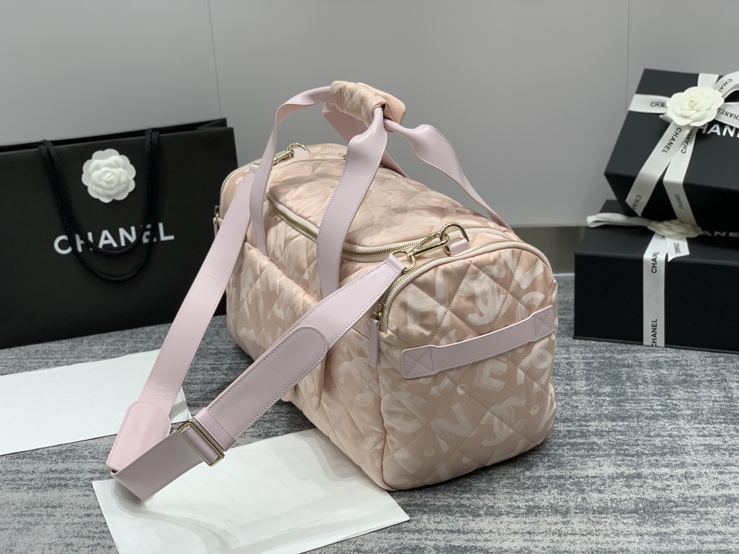 [Chanel Women
