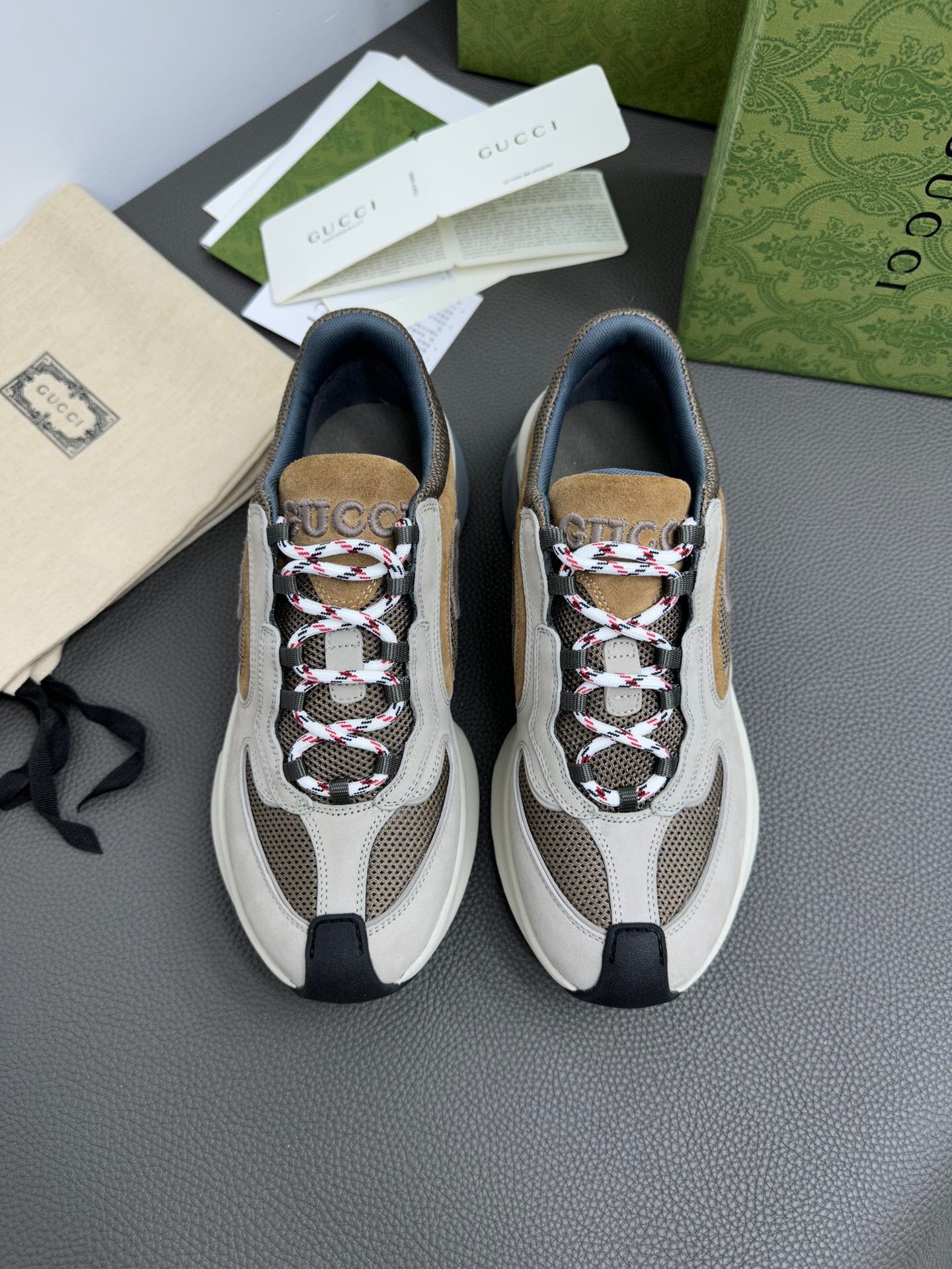 NO:216610,Brand G U C C I Color original color matching Number of 35-45 couples price Material Guqi Spring and Autumn style The same style as the counter has the latest high-end and boutique style This colored sneakers are inspired prototypes, and the 1:1 side hand-embroidered double G logo is made. The Gucci logo has been specially processed, and the overall appearance is aging effect. Guqi casual shoes, gucci, sneakers19860909品牌G U C C I 颜色原版配色 码数35-45情侣款 价格 材质古奇春秋款 专柜同款高端精品最新款 此款彩色运动鞋经典运动鞋为灵感原型,1:1制作侧面手工刺绣双G logo,Gucci标识经过特殊处理,整体呈现做旧效果,古奇 休闲鞋,gucci,sneakers,Men's shoes